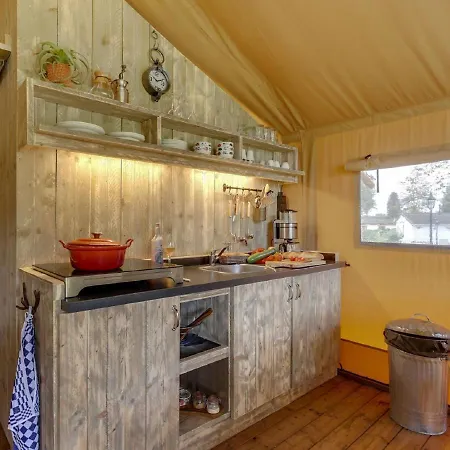 Luxuszelt Tent With Sanitary Facilities At The Bedafse Bergen Uden